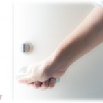 【クズ】呼び鈴が鳴ったので出たら、母に溺愛され私に暴力を振るう引きこもりの兄だった。住所教えてないのに何故…と思ったら、住所を教えた奴もクズだった。