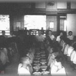 【衝撃体験】小学校の宿題で、おじいちゃんとおばあちゃんの戦争体験の話を聞き取りしてレポートを提出した。「祖父母は疎開が縁で結ばれました。今でもラブラブです」と書いたら担任から呼び出され・・・