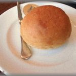 【ムカつく話】味のあるおじさんがマスターやってる小さな喫茶店。マスターとのおしゃべりが楽しくて店に通い出したんだけど、貧乏学生の私には飲み物一杯に600円以上払うのはキツく、300円のパンだけを頼んでた。そしたら3度目に行った時、マスターが信じられないことを口にした