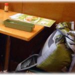 【泥ママ】父とファミレスへ行き、ぐずった娘をあやしに父が外へ、私が席を外してる隙に隣の席の子連れママに鞄を取られた。私「その鞄私のだと思うのですが」ママ「」私「えぇ…」