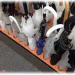 【窃盗罪】娘とコンビニに行って傘を持って店内に入ろうとしたら、親子連れ「傘おいてけよ！傘は天下の回りものなんだよ！」そこへ店員がやってきて…