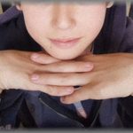 【冷めた話】ショタっぽいゲイと付き合ってた時のこと、吉野家で食い終わった後、そいつが「財布忘れた」と言った。ほんのイタズラ心で「俺も忘れた。先にコンビニ行っててw」と食い逃げするみたいな雰囲気を匂わせた。勘定を済ませ、そいつが待つコンビニに行ってみたら・・・