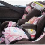 【DQN返し】トメがチャイルドシートを使うなとうるさい。「まぁ可哀相！ｱﾃｸｼが抱っこするわ！」とウチの子を抱いて車に乗り込もうとしたので…