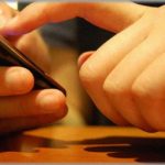 【修羅場】友人M宛にあぶり出しメールが届いた日、Mの家に帰ったら窓ガラスが割られていた。