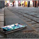 【神経わからん】知人が道で携帯を拾い交番へ届けた。落とし主「有難うございます」知人「拾ったお礼として携帯本体代金の1割をくれ」→結果なんと・・・