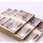 【強盗】銀行で1千万円引き出しエレベーターに乗った。すると子連れの女2人「それ貰ってあげる」私「無理です」女「ケチくせーな！」。紙袋を掴まれたので…