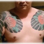 【衝撃体験】常連のヤクザにレンタルDVDを届けようとバイクで走っていると、いきなりUターンしてきた車にぶつかった。車のDQN「ふざけんなよ！」→ヤクザが助けてくれたんだけどオチがｗｗｗ