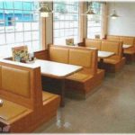 【キモ男】ファミレスで食事をしていたら、近くのカップルの席から「おええぇ」と吐く真似をする男が！彼女がなだめていたが遂に店員さんが出てきて…