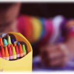 【衝撃体験】地元の友達の家に遊びに行った時、障害があるという下の子がお絵かきをしてたのでチラッと見たら…。私「な、なにこの絵…」