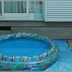 【泥】庭のビーチパラソルが盗まれた。その日の夜に激しいチャイムの音と誰かが外で叫んでいるのが聞こえ、出てみると・・・