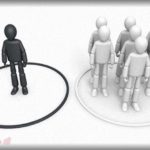 【義兄嫁】義兄が仕事で卒園式に行けなくなり、代理でうちの夫を貸してと義兄嫁が言ってきた。「うちの子も卒園式だから無理」と断ると「そっちはジジババも来るんだから、多　数　決　で義弟君はこっちに来るべきでしょ！」「・・・え？」