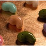 【図々しい友】私の勾玉のストラップを見た友人の子供が「いいな～」を連呼するので、「あげないよ!」ときっぱり伝えたのに…