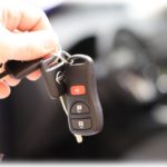 【クズ】実家に結婚祝いを受け取りに行き居間で話をしていると外から女の悲鳴が。駆けつけると兄嫁で、子供が車内にいる状態でロックされてた。窓を割って救出したけど騒動はそれだけじゃなくて…。