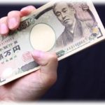 【泥ママ】祖父と銀行に行ってお金を受け取る段階になったとき、ずっと本を読んでた親子が…。さらに別件で、姪っ子のために苦手なりに頑張って作ったかばんが…。