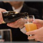 【非常識？】新入社員「ビールおつぎします」俺「おいおい、逆だろ？」新入社員「？？（ｷｮﾄｰﾝ）」ヤバいだろ今の若いヤツw