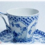 【泥ママ】友人Aの骨董品のカップが盗まれた。犯人の泥ママは質屋で御用となったがカップは割られた。Aは割れたカップを手に取り「おかえり…ごめんね…」その様子を見て心を揺さぶられたのは…。