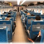 【馴れ初め】嫁と初めて会ったのは新幹線の中。若い男が指定席をオッサンに取られたみたいでもめてたんだけど、そこに着物をビシッと着こなした女性（現嫁）が現れて…。