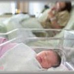 【修羅場】震災直後に第一子を出産した。シャワーにも入れず体も最悪のコンディション、その上子供が泣き止まず同室の人に舌打ちされる毎日に耐えきれず、産後5日で発狂してしまった。そんな時、見舞いに来た弟嫁が子供を抱っこしてくれて、久々に眠ることができた。ところがいきなり頭にゴツンと痛みを感じ、起きて見てみると・・・