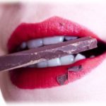 【スカッとする話】食べたいと思ったら人の食べてるものでも奪い取っていく小姑。ある日私の食べていた板チョコを口元からバキっと奪い口に入れた小姑は悶絶。掛かったな！そのチョコは…