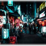 【武勇伝】繁華街で酔っ払いの学生集団にぶつかられて友人が怪我をしたが、謝る奴皆無なので文句を言うもふざけまくり。と、そこへ警察が登場すると学生は…。俺「いや知らんし」