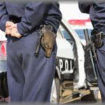 【修羅場】ある日、突然大勢の警察官が家に来て、父を逮捕した。小学生の私は「お父さんは夜勤明けで家で寝てた！絶対犯人じゃない！」と食ってかかって号泣。しかし父はパトカーに乗って連れて行かれた。　→　結果