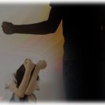 【修羅場】旦那に一方的に想いを寄せた♂とそれを応援する♀×２に襲われた。犯人「子供が邪魔なのよぉぉ！！！死んでぇぇ！！」後頭部を殴られ妊娠8ヶ月のお腹を蹴られそうになったので…。