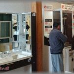 【ムカつく話】自営業の事務所用に、持ち家とは別に家を建てることになった。「お風呂や洗面台はグレードの高いものを！」とすすめてくる展示場スタッフに「自宅は別にあるからそんなにいいのはいらない」と断ってるのに、そいつはしつこく粘ったあげく・・・