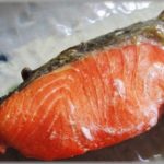 【スカッと】コトメ子は食事中に席を立ちおもちゃで遊び、また席に戻ってきてはご飯を一口の繰り返し。それを黙ってみていた姑が、うちの子の事になると・・・