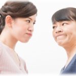 【衝撃体験】母は一言多いが社交的で友達もたくさんいる。なのになぜ嫁だけは母とうまくやれないのか。嫁がわがままなのか。と思ってた。でも父や妹が見ている母像は俺と違っていて…。