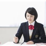 【衝撃体験】親「姉ちゃん馬鹿だからね。妹ちゃんのほうが賢い」私「（お姉ちゃん学校の成績悪いし無名の私立の高校だし確かに頭悪いんだろうな）」→私「あれ、この高校…しかもお姉ちゃん…」