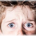 【過去】注意すると「今やろうと思ってたのにやる気なくした。ウルサイ」と反論する息子に心が折れて全て放置することにした。脱ぎ散らかした服もやってない宿題も受験勉強も…。その結果…。