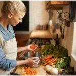 【衝撃体験】体調悪いトメに代わり義実家で料理してたら、たまたま来たコトメに手は出さないくせに口ばかり出されたのだが、出す口も何だか凄かった！