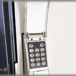 【衝撃体験】家に入る時、玄関の暗証番号を息子の友達に見られた。それ以来その子が勝手に玄関を開けようとするので、注意して番号を変えた。ところがある夜、玄関から不審な音が・・・