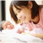 【修羅場】生まれた子を医者⇒ﾅｽ⇒私⇒実母の順で抱っこしたのだが、遅れて到着したトメが「手垢ついちゃったわ」と発言し、旦那までそれに同調！