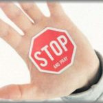 【スカッとする話】ばあちゃんが買ってくれた晴れ着を捨てやがった糞コトメ。今朝「友達と海外旅行♪」と出かけた。泥棒は入国できないとも知らずにw