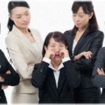 【怖すぎｗ】入社して３ヶ月、昼休みに突然同僚パートさん４人に囲まれて倉庫に連れて行かれて吊し上げられた！