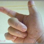 【キモすぎ】ピクニック中、いきなり彼が私の足をペシペシ輪ゴムで攻撃してきた。「痛いよーどうしたの？」と言うと、今度は彼自分の足をペシペシ。「やめなよー痛いでしょ」と手で押さえたら、今度は私の手にペシッと当ててきた。そして彼は嬉しそうに笑って・・・