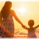 【愚痴】高齢出産が多いから、20代なのにヤンママ扱いされることあってうざい。さらに高齢ママは叩くと…。