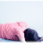 【胸糞】近所にいる知的障碍の女性がスーパーで突然倒れた。半月後くらいに回覧板に女性の母親の便箋が挟まっていたんだけど、この女性なんと…。