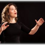 【嫁いびり】小姑「母が、私さんが結婚式でプロ並みの歌を歌ってくれるって言ってたんだけど…」私「（嫁いびりだろなぁ）そうですか。じゃあ…」