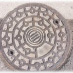 【武勇伝】俺と弟「親父の仕事現場きた！探検しよう！」マンホールが外されている場所を走り回っていたが案の定…。