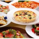 【衝撃体験】レストランで、テーブルにのせきれないほど料理を注文する友達。「女一人でこんなに食べるのかな？」と驚いて見てたんだけど、その食べ方にまたびっくり・・・！