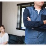 【旦那の本性】普段穏やかな旦那が、些細な喧嘩がきっかけで豹変。鬼の形相で「女の分際で俺に逆らうな！」とネチネチ言うので「玉が小さい」と言い返したら突然殴りかかってきた。ところがそこで予想外の事態に・・・