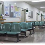 【スカッとする話】病院の待合室で、嫁イビリで有名なおばさんが大声で嫁の悪口を言っていた。それをおばさんの友人がうんうんと聞いていたんだけど