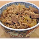 【衝撃体験】友人と深夜の牛丼屋に行ったら店員のおばちゃんが変な感じ。と思ったら友人の様子もなんか変で…。