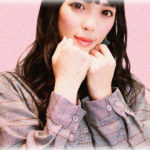 【武勇伝】新入社員として入社した会社で、同期3人が自己紹介することになった。私ともう一人の同期が緊張しながら紹介を終えた後、最後の女性の番になった。するといきなり「〇〇まやでぇす。まーーーーーやっ！、って、呼んでね?」と自己紹介。すると横にいた課長が・・・