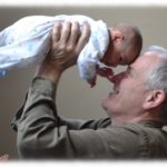 【うーん…】妊娠中の私を気遣ってくれた重役が、孫自慢が過ぎるという理由でハラスメントで告発されたらしい。えぇ…と思ったのだが詳しく話を聞くと…。