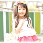 【修羅場】姪の結婚式に家族で出た。うちは親類が少ないので子供も張り切ってドレスアップさせたら周りも喜んでくれたんだけど、写真撮影のときに娘の姿が