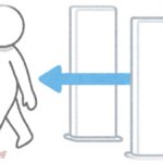 【クズ】婆ちゃんにゲーム屋でゲーム買ってもらって出ようとしたらブザーが鳴った。するとニヤニヤした店員が来て…→警察まで出てくる事態に。