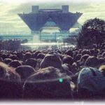 【友やめ】Aにコミケの売り子を頼まれ、約束の時間にAのスペースに行くもAがいない。仕方なくスペースの整理をしているとAから「遅れる」とメールがあり